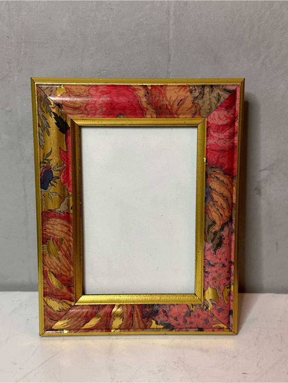 Vintage WOOD Floral Gold GILT PHOTO Picture Frame FITS 3.5x5